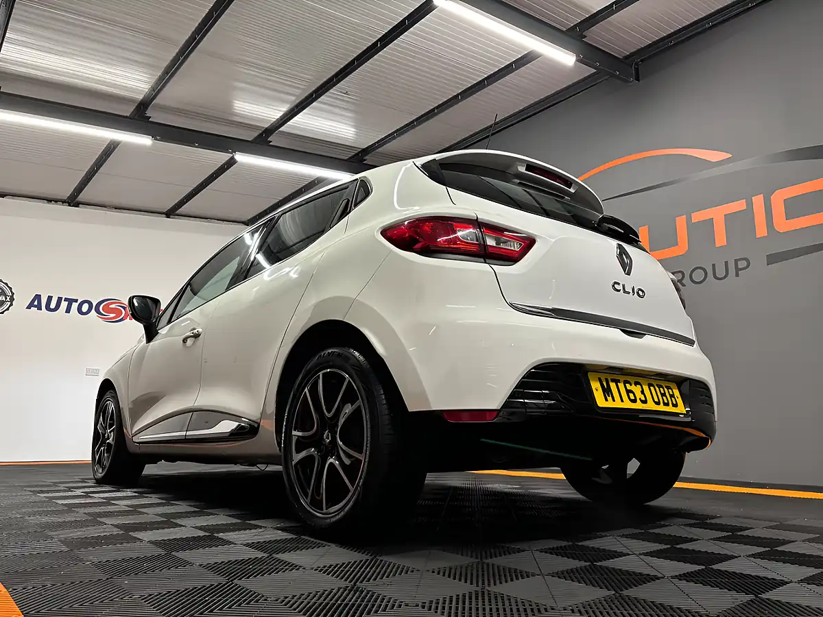 Used 2013 Renault Clio Dynamique Medianav White - Interior and Exterior details 6