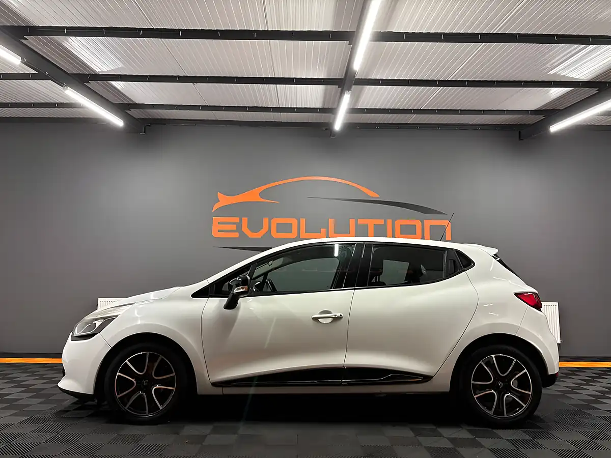 Used 2013 Renault Clio Dynamique Medianav White - Interior and Exterior details 7