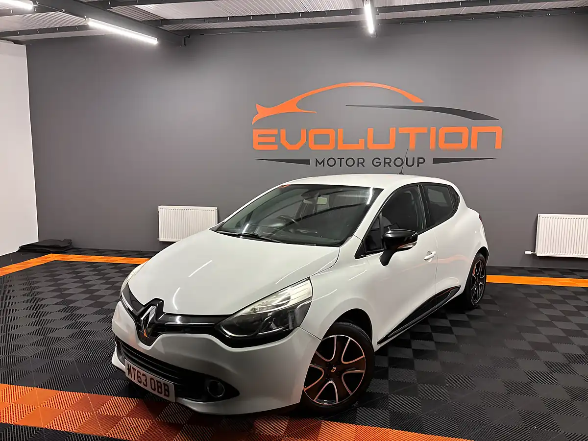 Used 2013 Renault Clio Dynamique Medianav White - Interior and Exterior details 8