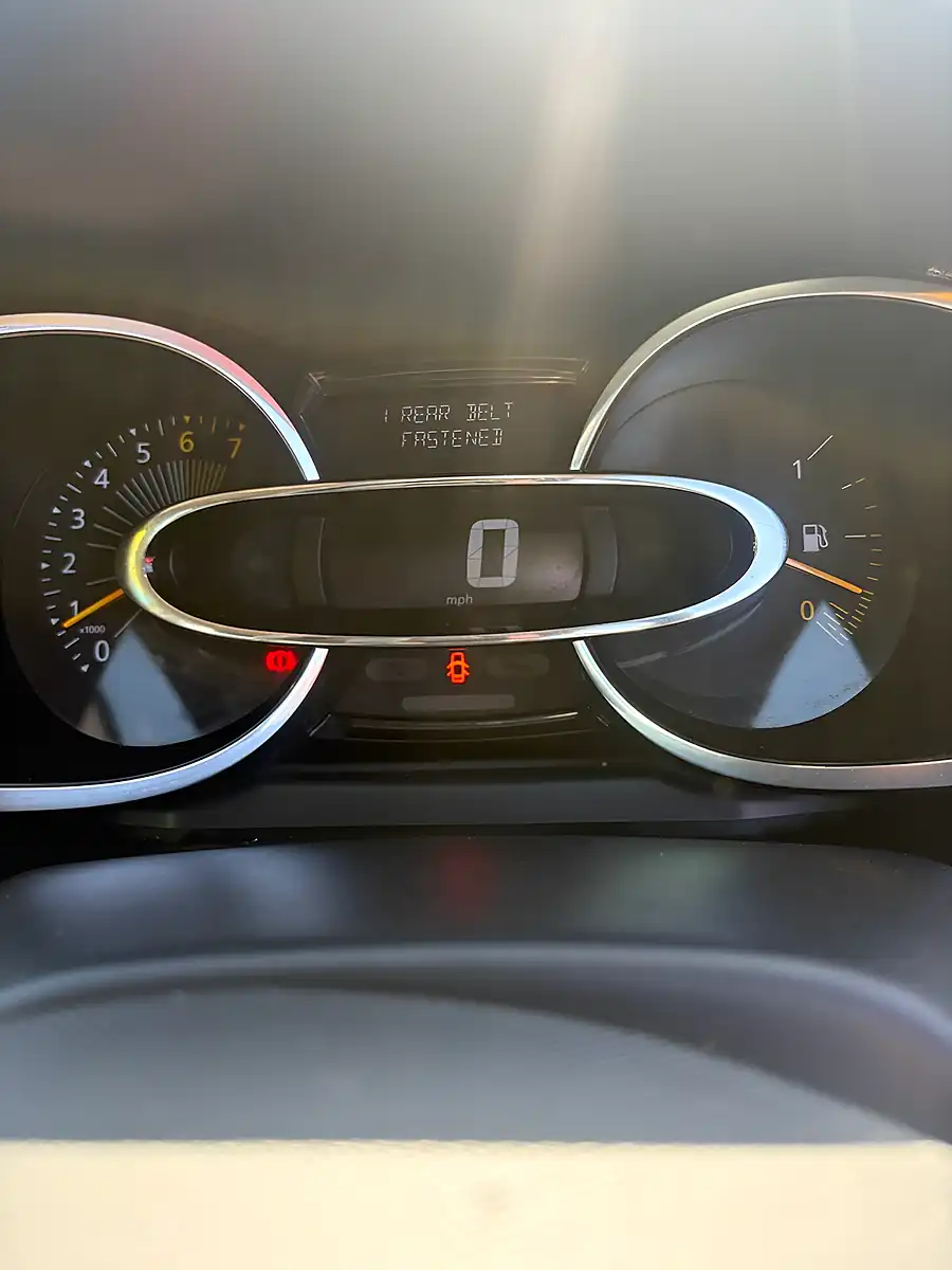 Used 2013 Renault Clio Dynamique Medianav Yellow - Interior and Exterior details 11