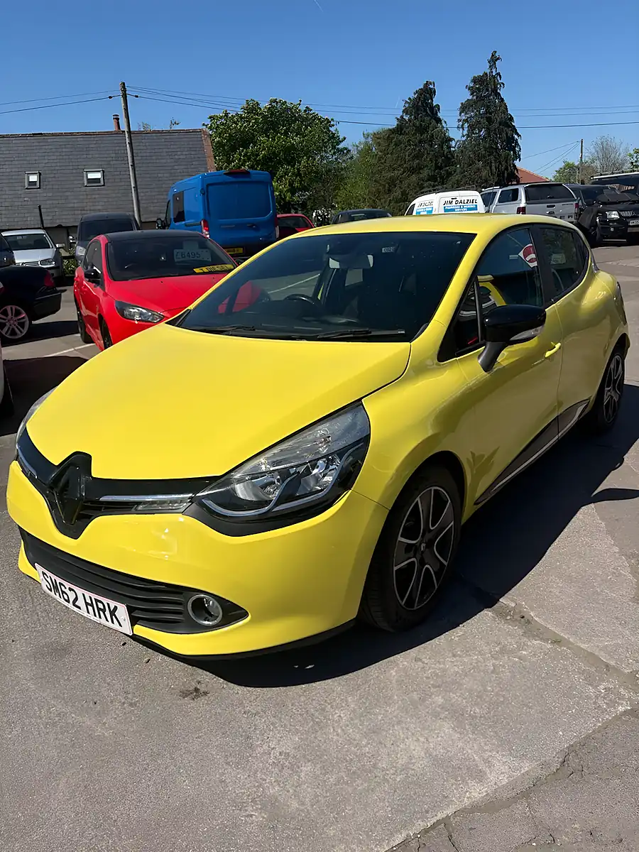 Used 2013 Renault Clio Dynamique Medianav Yellow - Interior and Exterior details 2