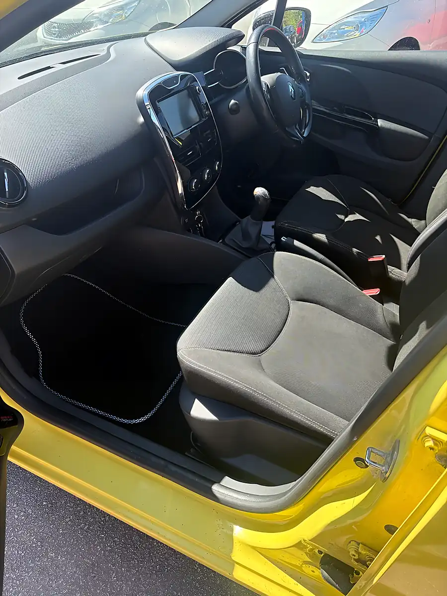 Used 2013 Renault Clio Dynamique Medianav Yellow - Interior and Exterior details 5