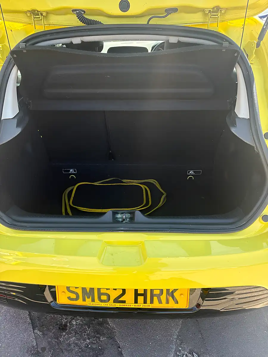 Used 2013 Renault Clio Dynamique Medianav Yellow - Interior and Exterior details 7