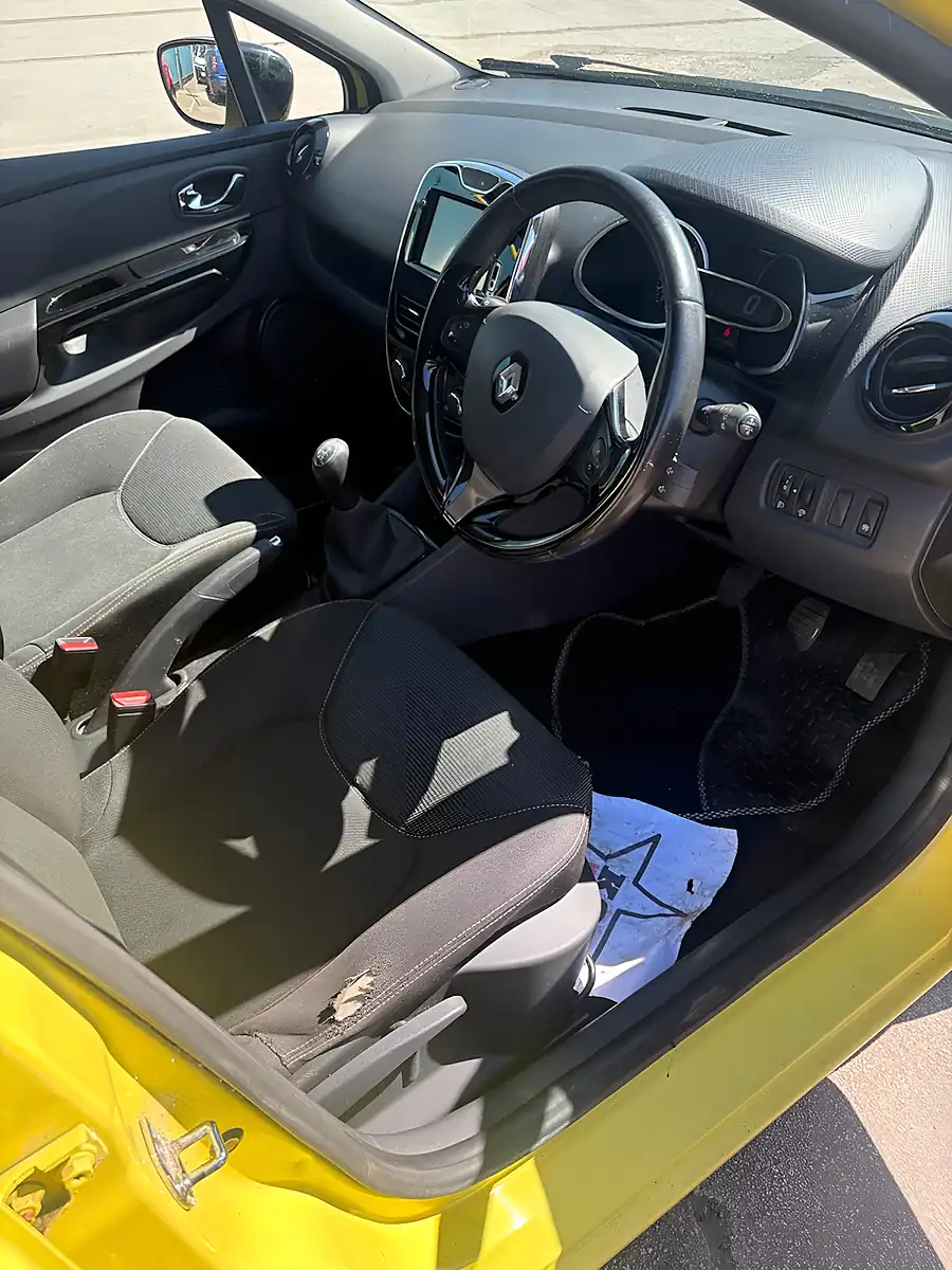 Used 2013 Renault Clio Dynamique Medianav Yellow - Interior and Exterior details 9