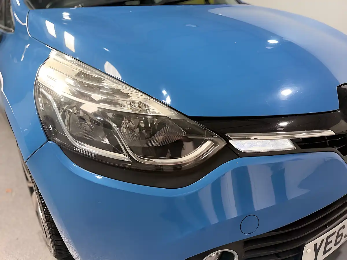 Used 2013 Renault Clio Dynamique S Blue - Interior and Exterior details 16