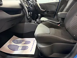 Used 2013 Renault Clio Dynamique S Blue - Interior and Exterior details 17