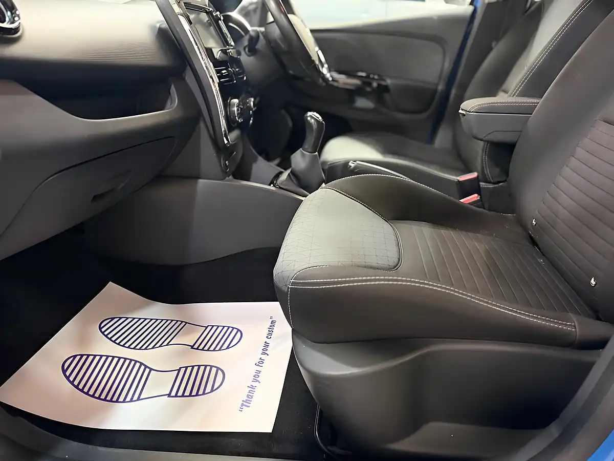 Used 2013 Renault Clio Dynamique S Blue - Interior and Exterior details 17