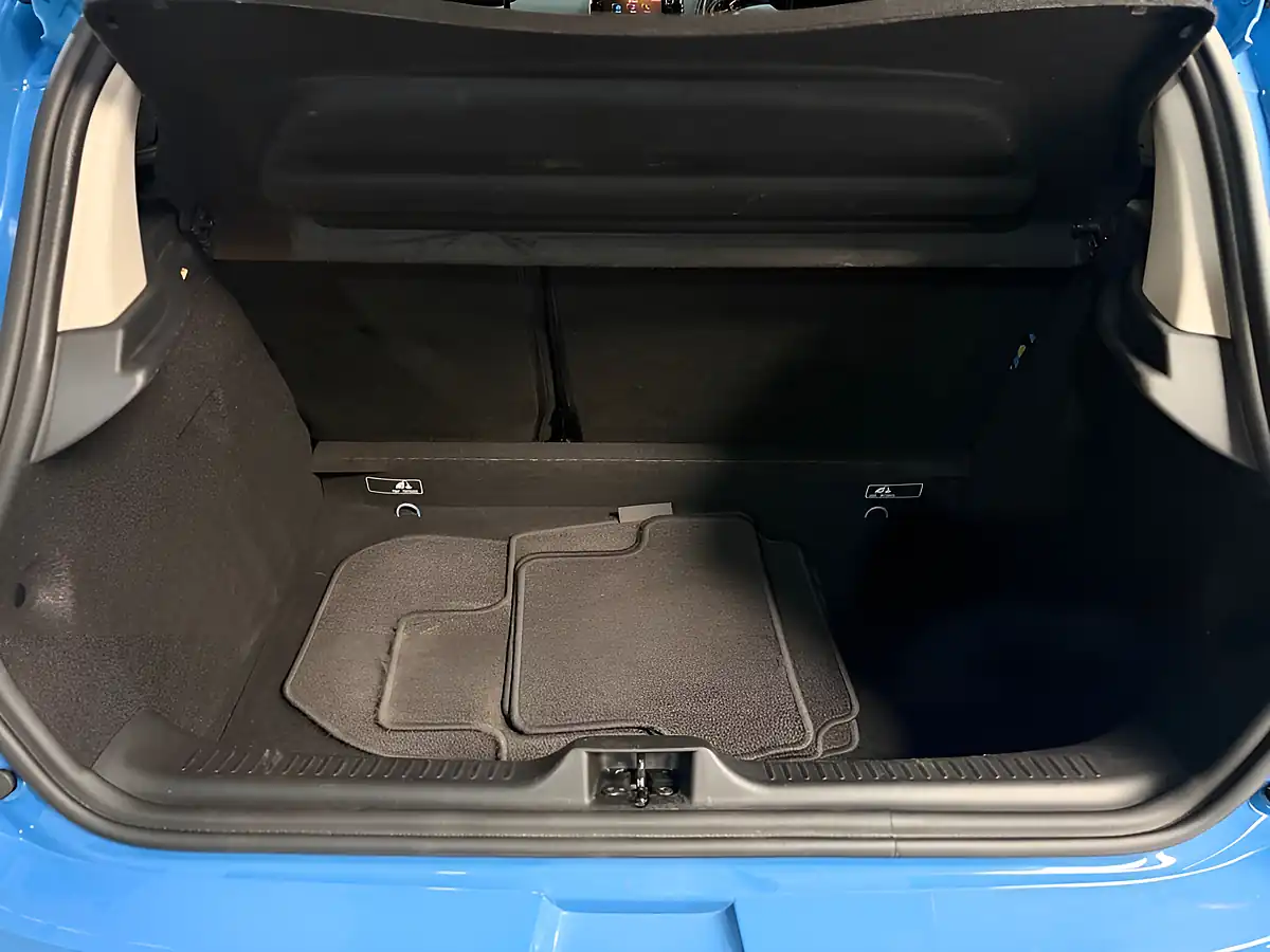 Used 2013 Renault Clio Dynamique S Blue - Interior and Exterior details 20