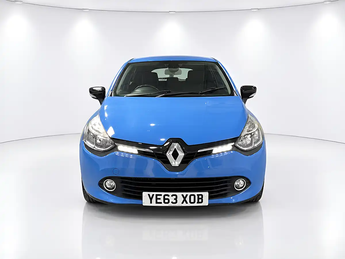 Used 2013 Renault Clio Dynamique S Blue - Interior and Exterior details 3