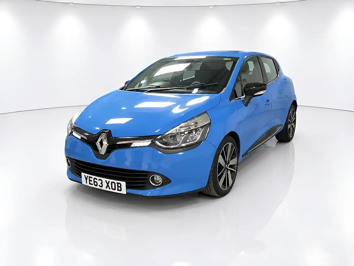 Used 2013 Renault Clio Dynamique S Blue - Interior and Exterior details 4