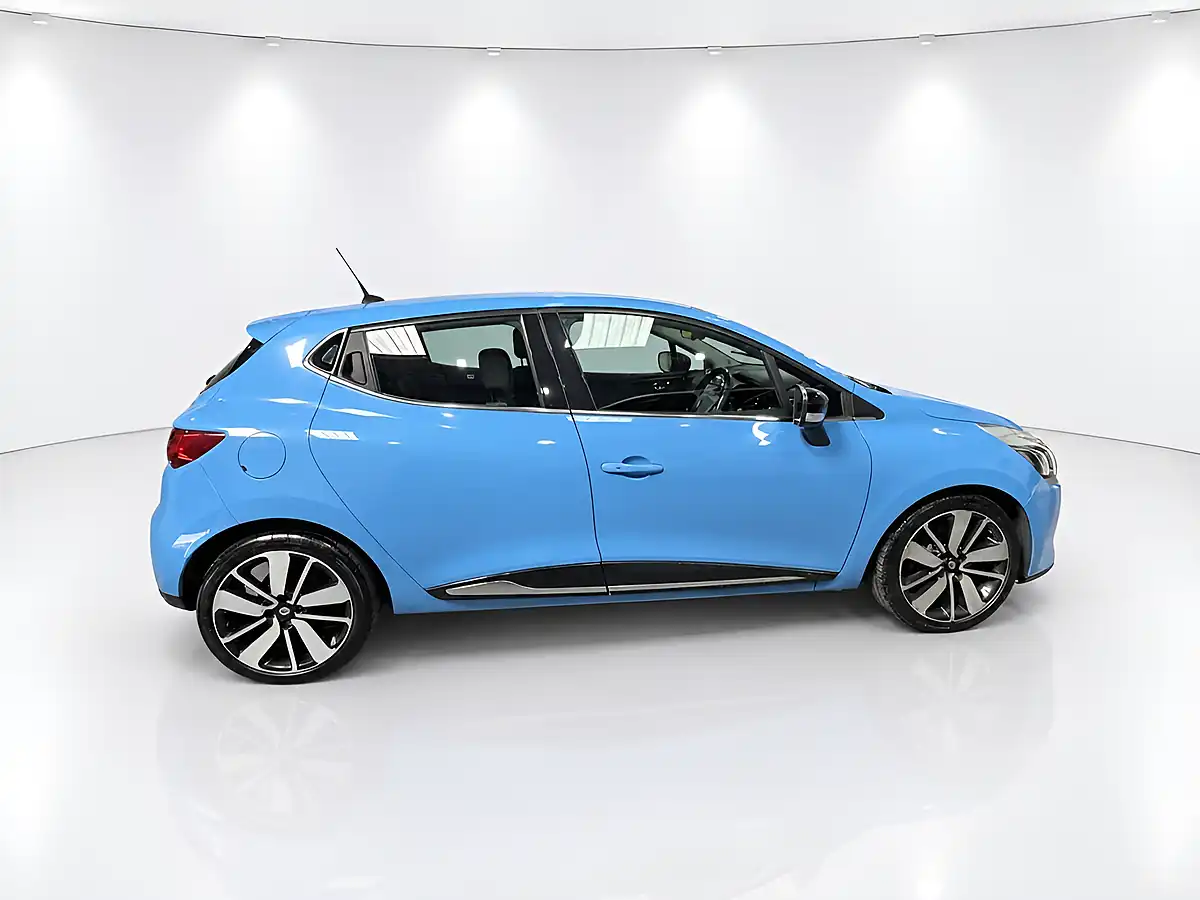 Used 2013 Renault Clio Dynamique S Blue - Interior and Exterior details 9