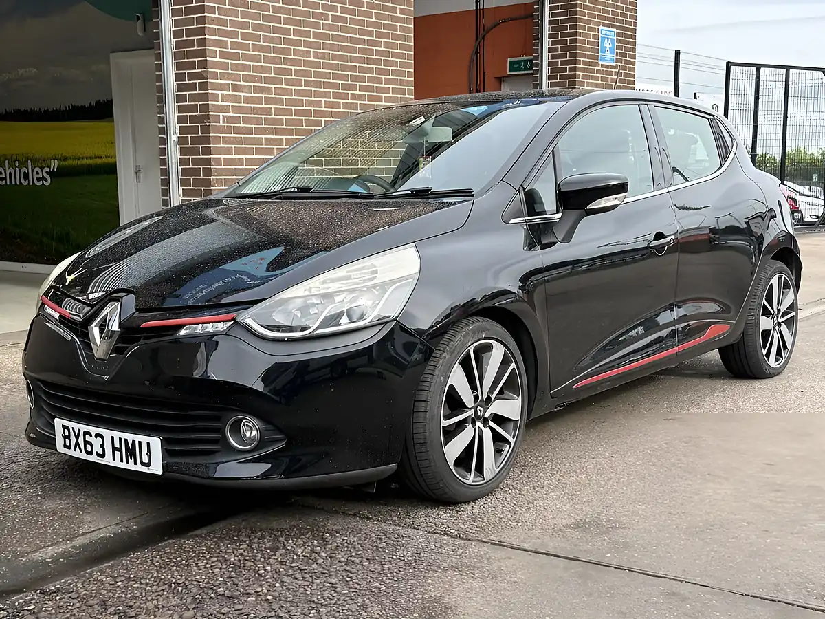 Used 2013 Renault Clio Dynamique S Medianav Black - Interior and Exterior details 3