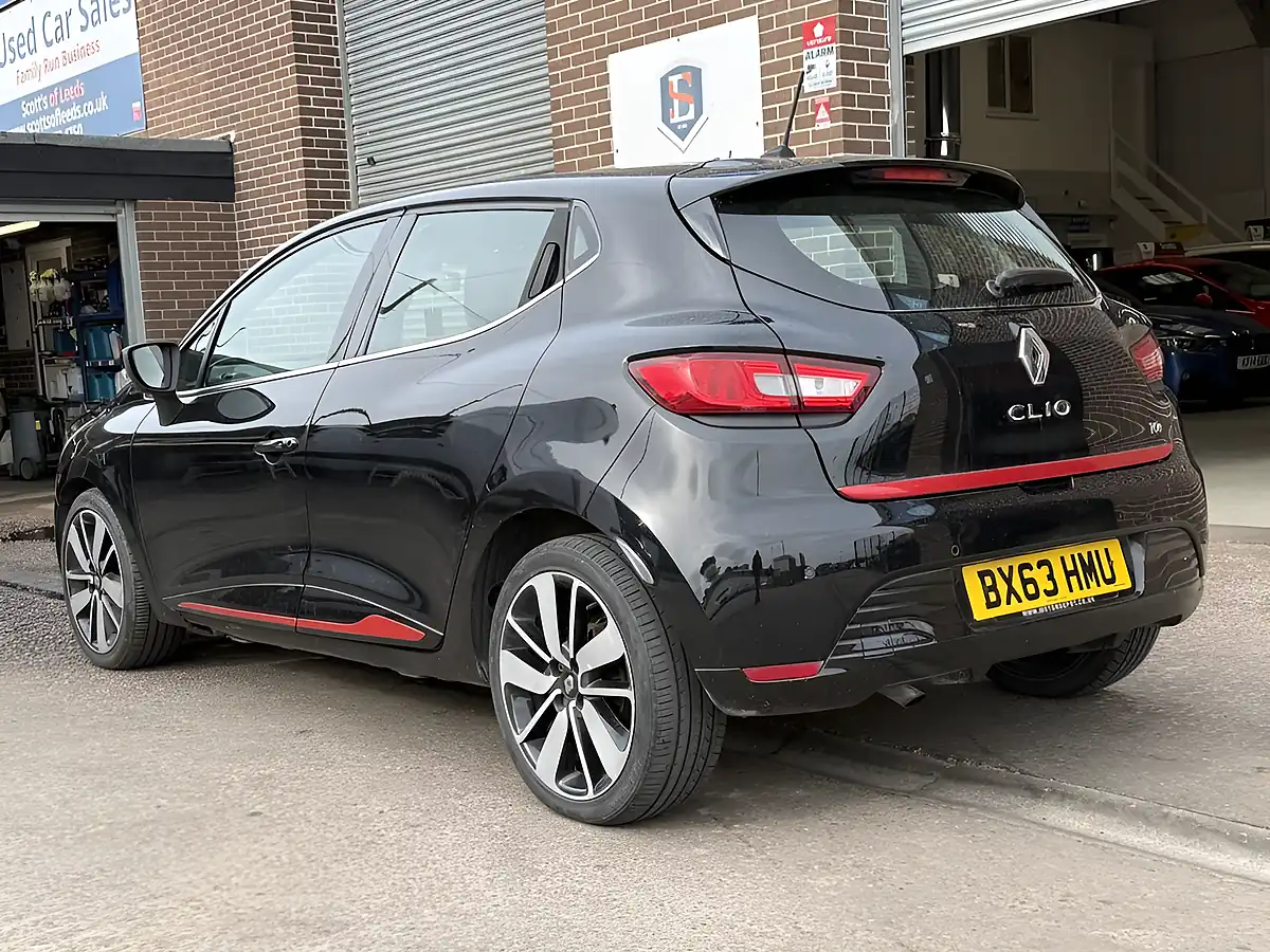 Used 2013 Renault Clio Dynamique S Medianav Black - Interior and Exterior details 4