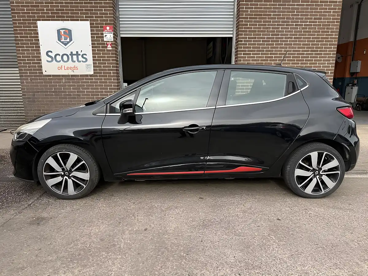 Used 2013 Renault Clio Dynamique S Medianav Black - Interior and Exterior details 5