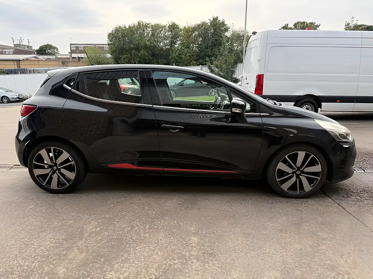 Used 2013 Renault Clio Dynamique S Medianav Black - Interior and Exterior details 8