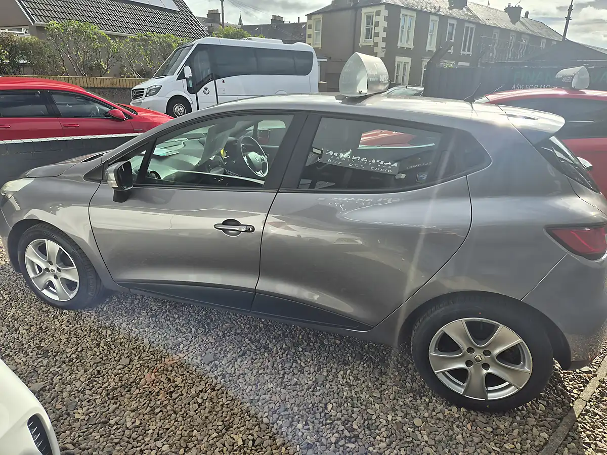 Used 2013 Renault Clio Expression + Grey - Interior and Exterior details 3