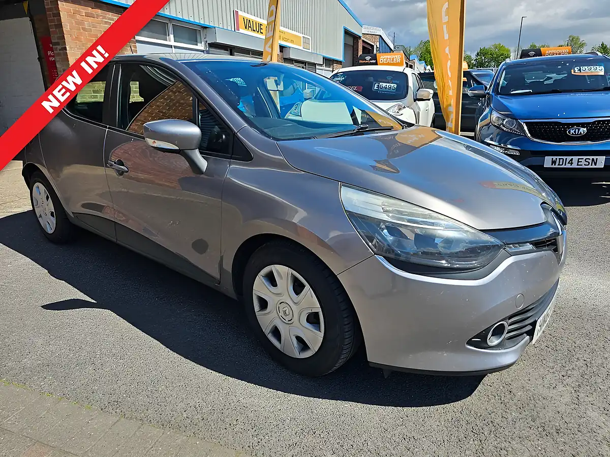Used 2013 Renault Clio Expression + Grey - Front View