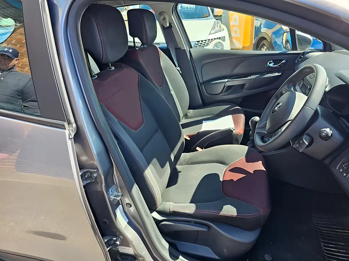 Used 2013 Renault Clio Expression + Grey - Interior and Exterior details 6