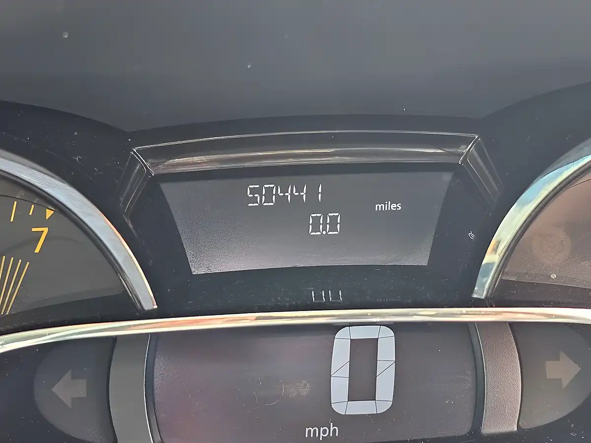 Used 2013 Renault Clio Expression + Grey - Interior and Exterior details 8
