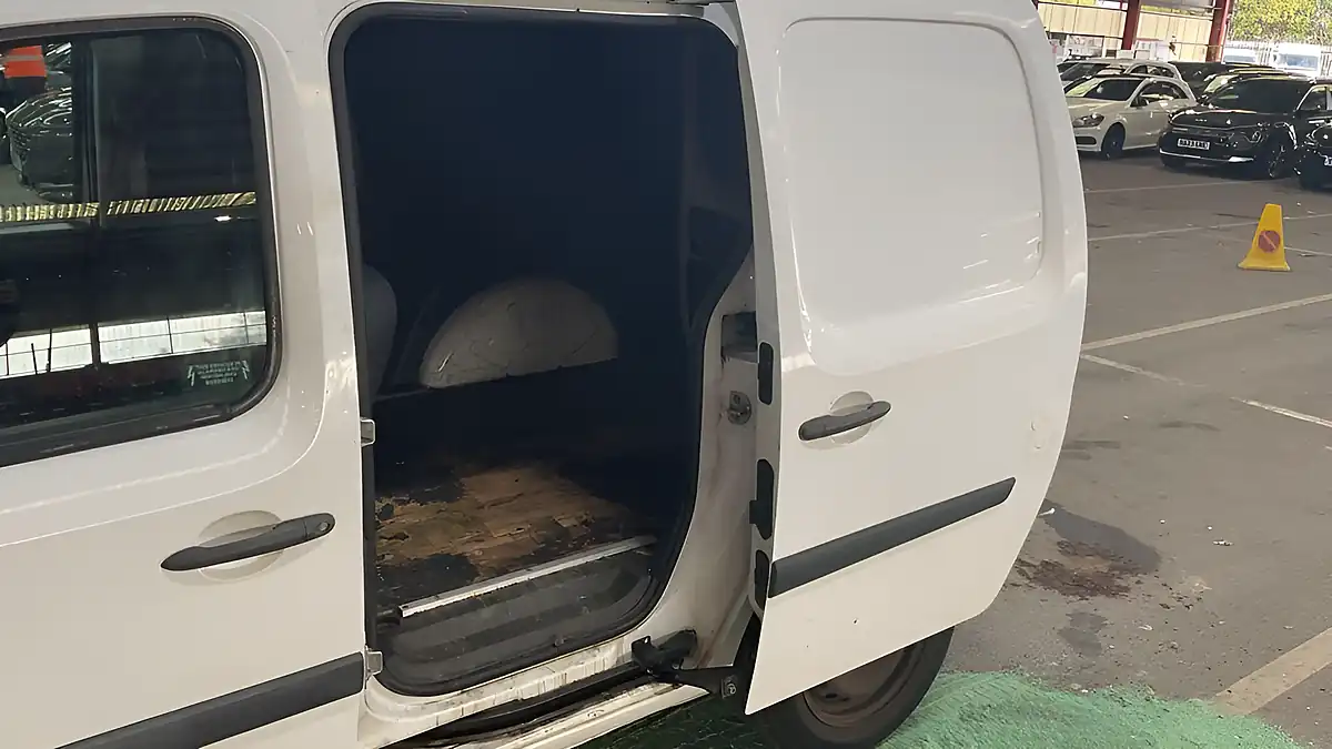 Used 2013 Renault Kangoo Phase 2 L2 H1 White - Interior and Exterior details 10