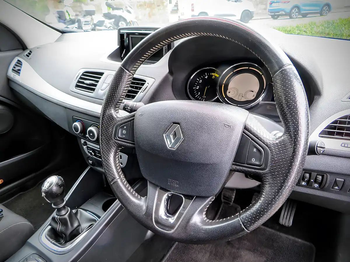 Used 2013 Renault Megane Dynamique Tom Tom Black - Interior and Exterior details 13