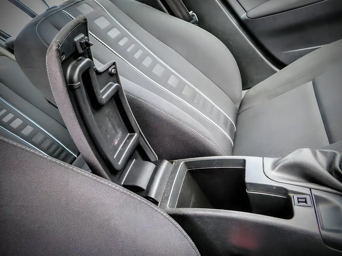 Used 2013 Renault Megane Dynamique Tom Tom Black - Interior and Exterior details 15