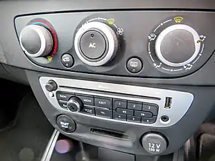 Used 2013 Renault Megane Dynamique Tom Tom Black - Interior and Exterior details 16