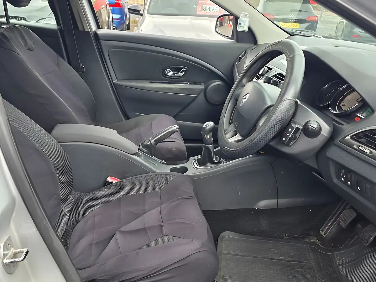 Used 2013 Renault Megane Expression Sport Tourer Silver - Interior and Exterior details 11