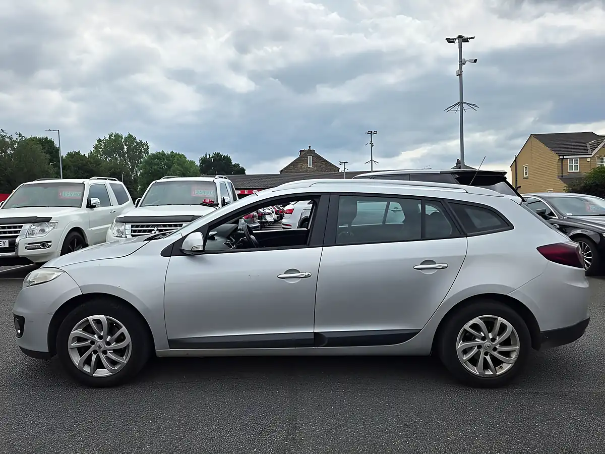 Used 2013 Renault Megane Expression Sport Tourer Silver - Interior and Exterior details 4