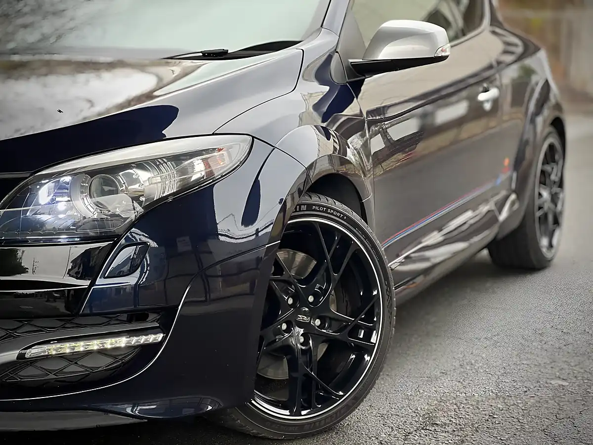 Used 2013 Renault Megane RB8 Red Bull Edition Twilight Blue - Interior and Exterior details 16