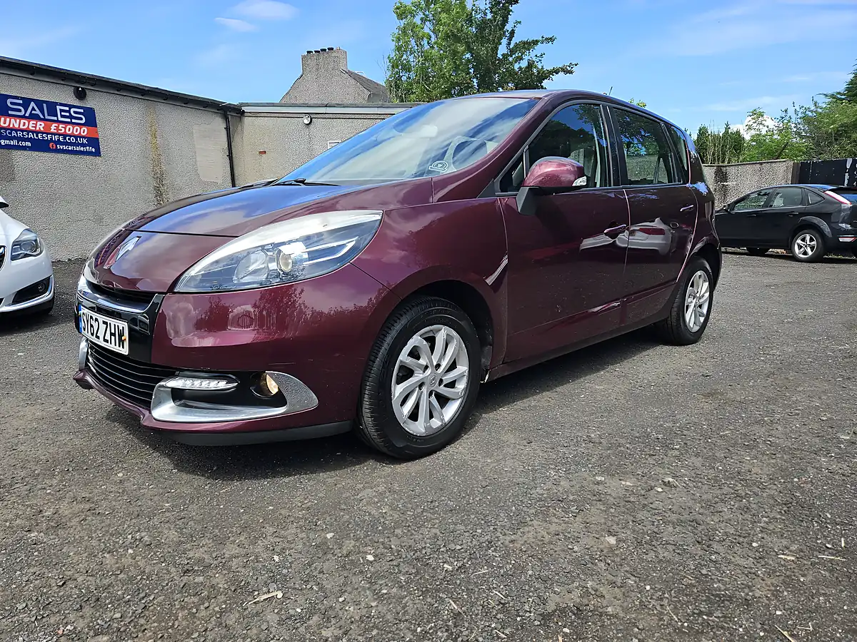 Used 2013 Renault Scenic Dynamique Tomtom Red - Interior and Exterior details 11