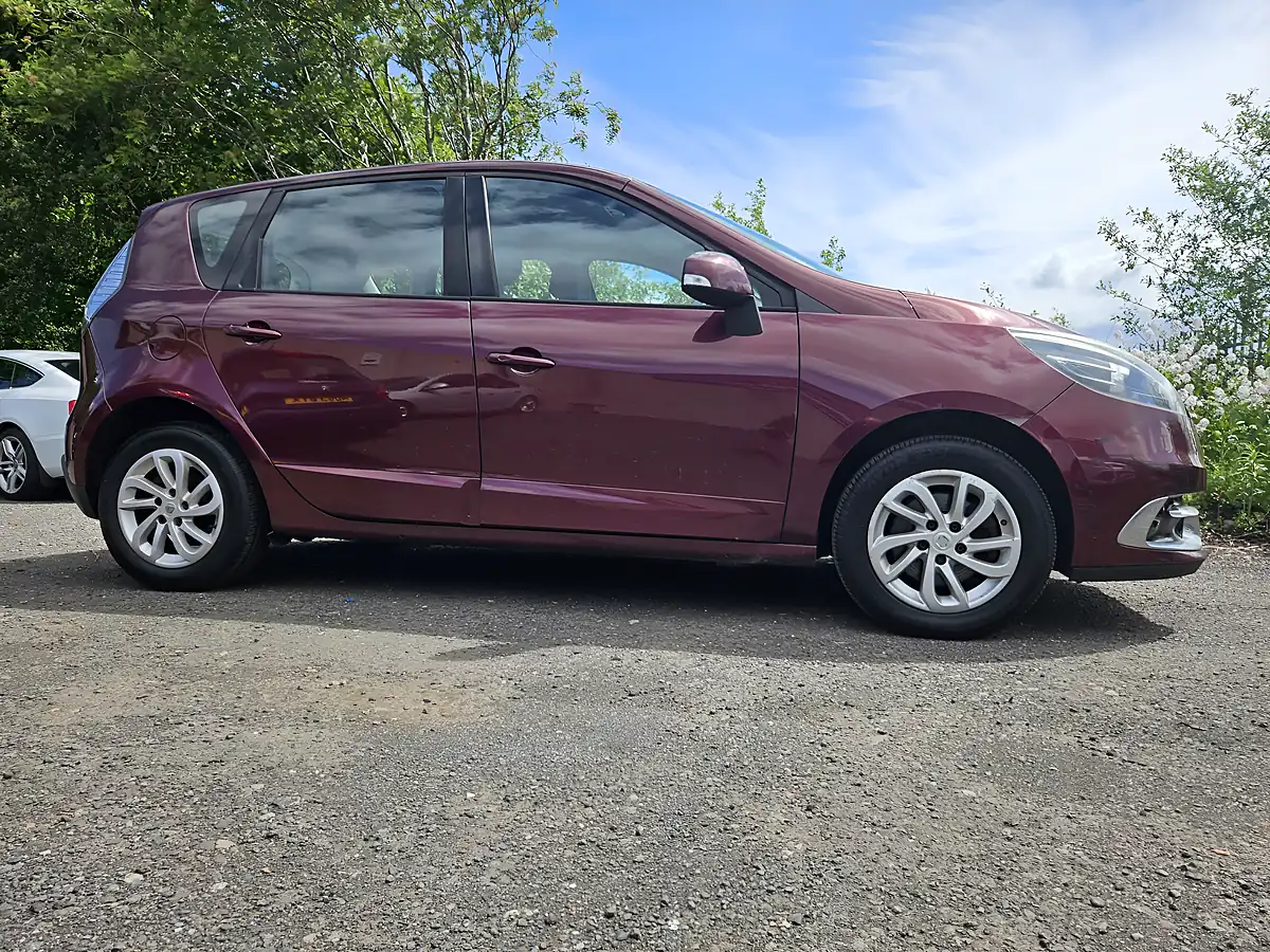 Used 2013 Renault Scenic Dynamique Tomtom Red - Interior and Exterior details 3
