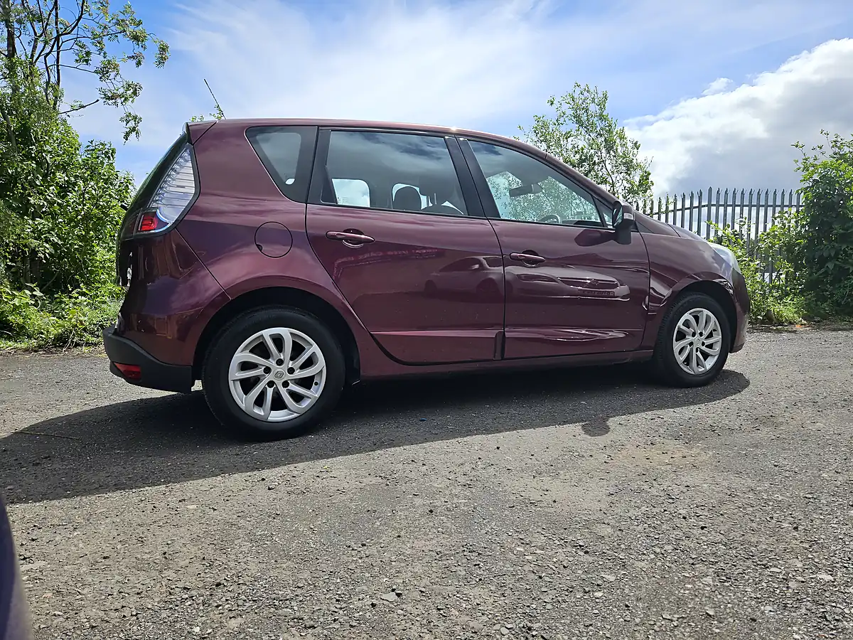 Used 2013 Renault Scenic Dynamique Tomtom Red - Interior and Exterior details 4