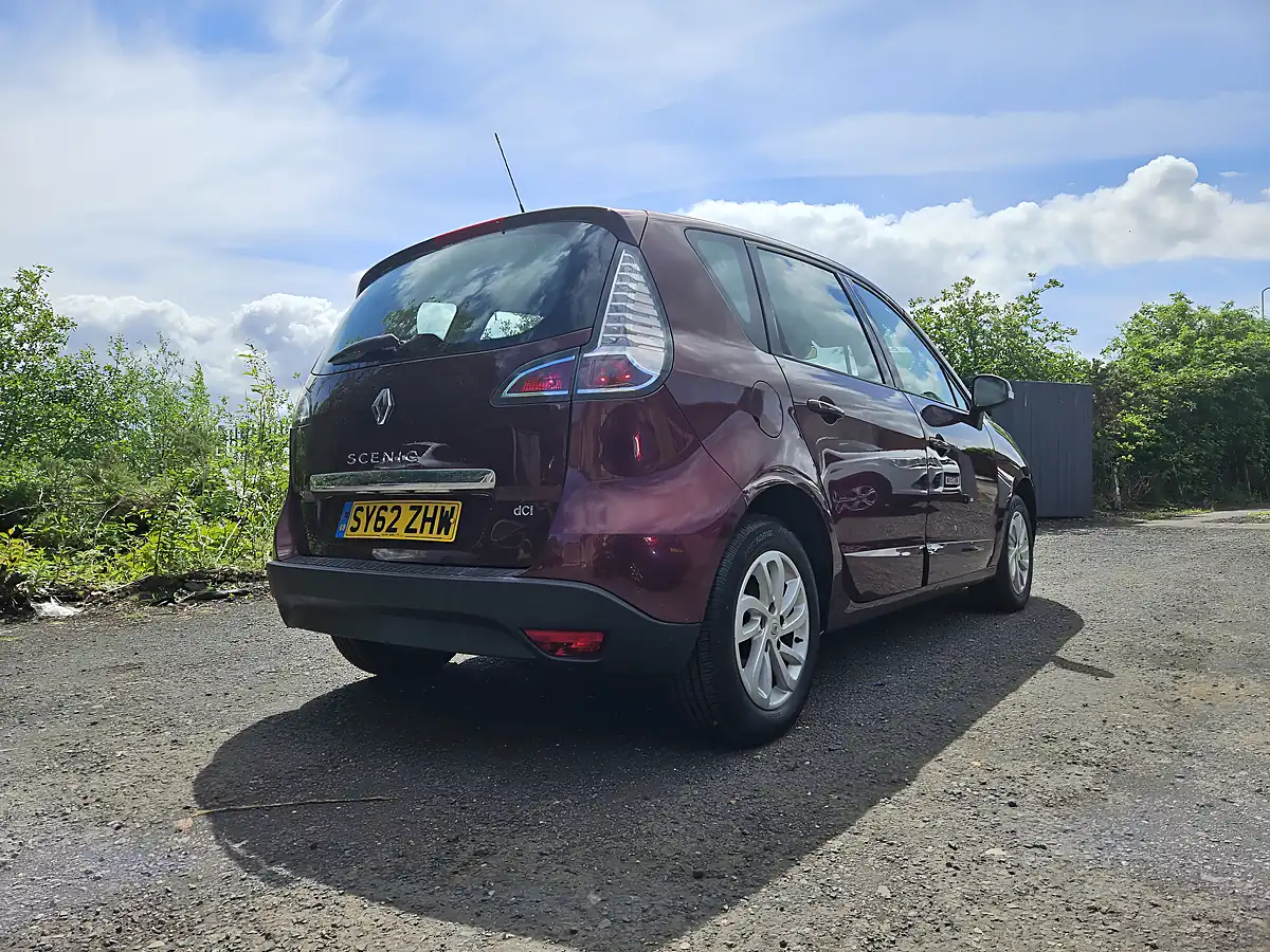 Used 2013 Renault Scenic Dynamique Tomtom Red - Interior and Exterior details 5