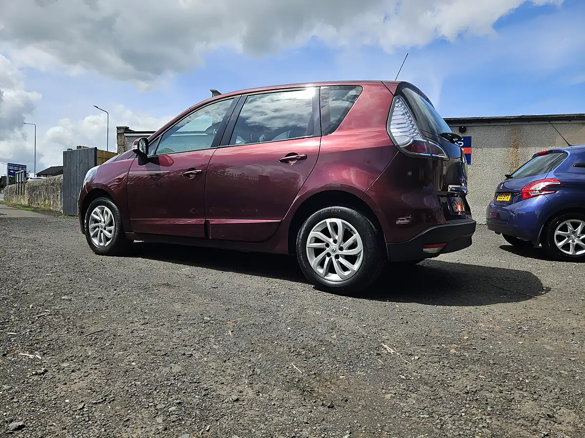 Used 2013 Renault Scenic Dynamique Tomtom Red - Interior and Exterior details 7