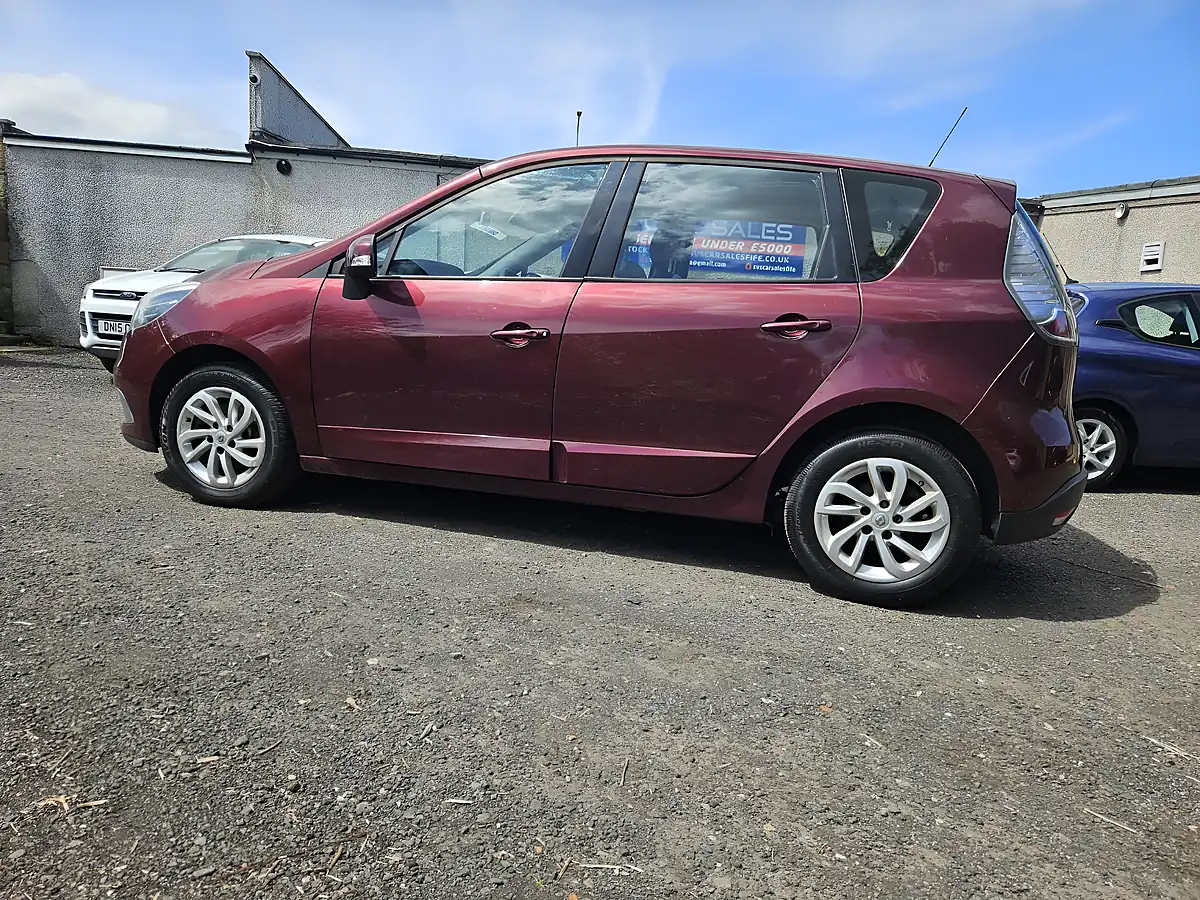 Used 2013 Renault Scenic Dynamique Tomtom Red - Interior and Exterior details 8