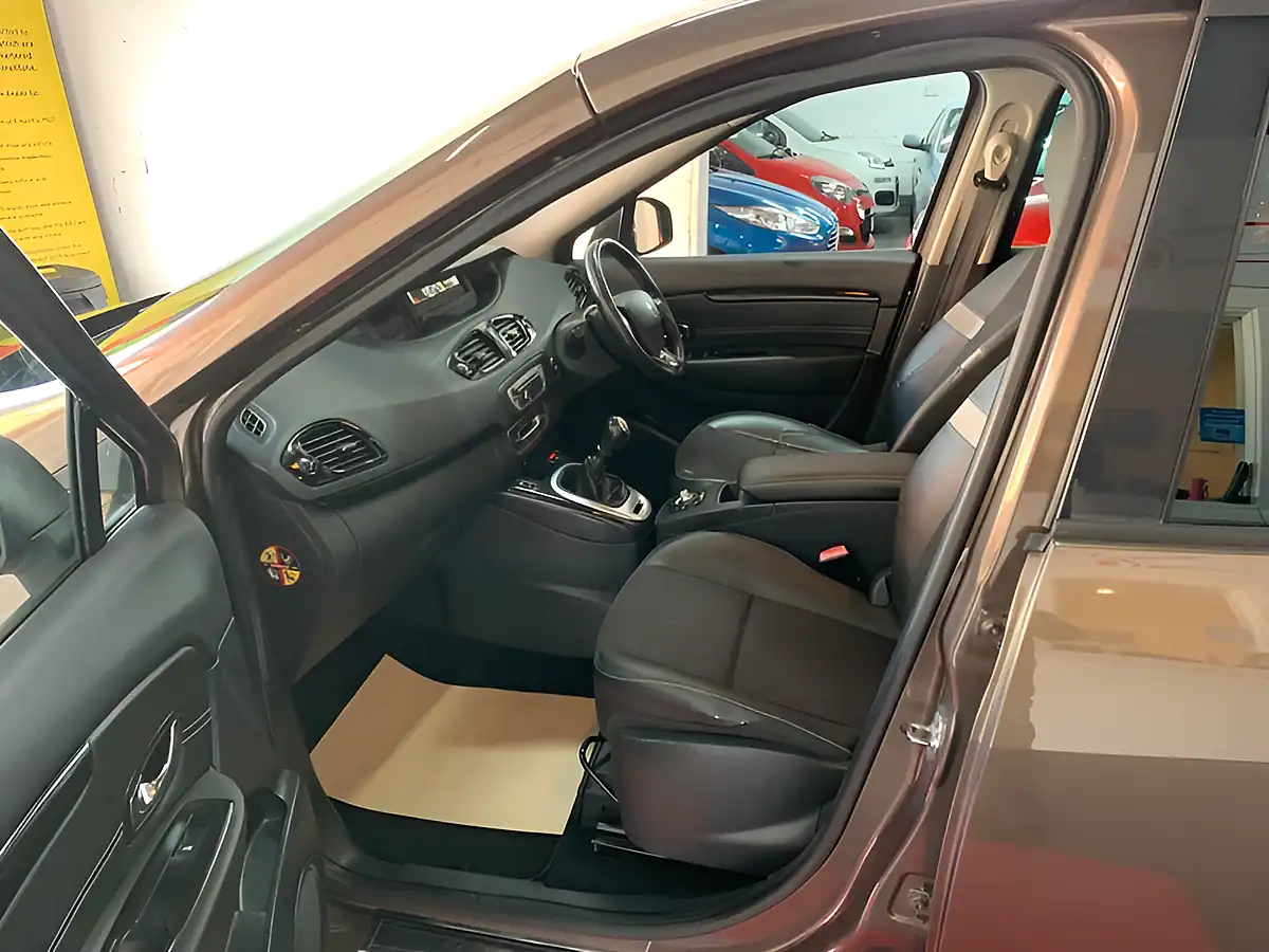 Used 2013 Renault Scenic Energy Dynamique Tomtom Bronze - Interior and Exterior details 13