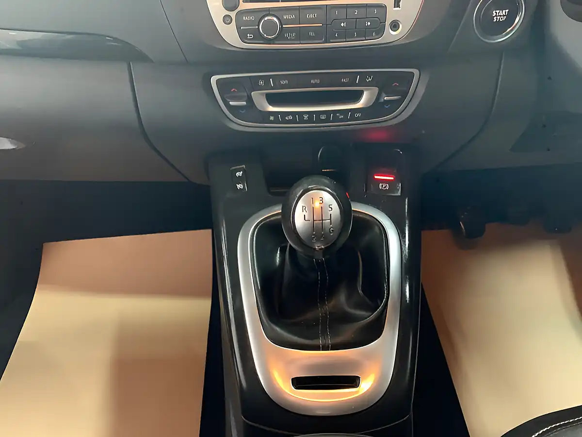 Used 2013 Renault Scenic Energy Dynamique Tomtom Bronze - Interior and Exterior details 15
