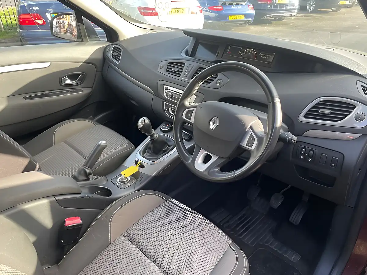 Used 2013 Renault Scenic Xmod Dynamique Tomtom Energy Red - Interior and Exterior details 10