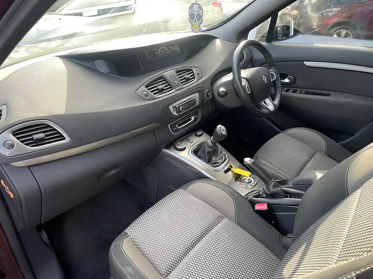 Used 2013 Renault Scenic Xmod Dynamique Tomtom Energy Red - Interior and Exterior details 15