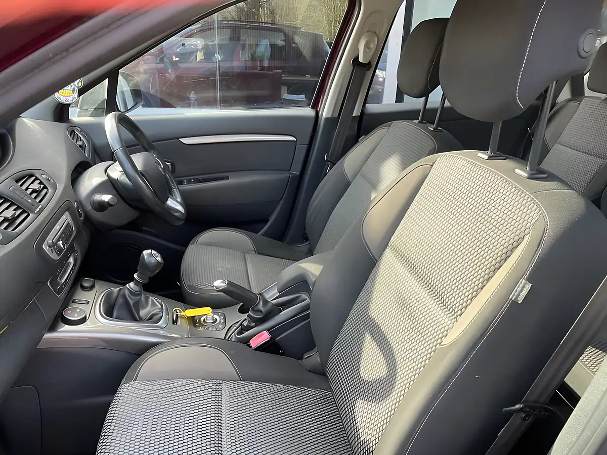 Used 2013 Renault Scenic Xmod Dynamique Tomtom Energy Red - Interior and Exterior details 16