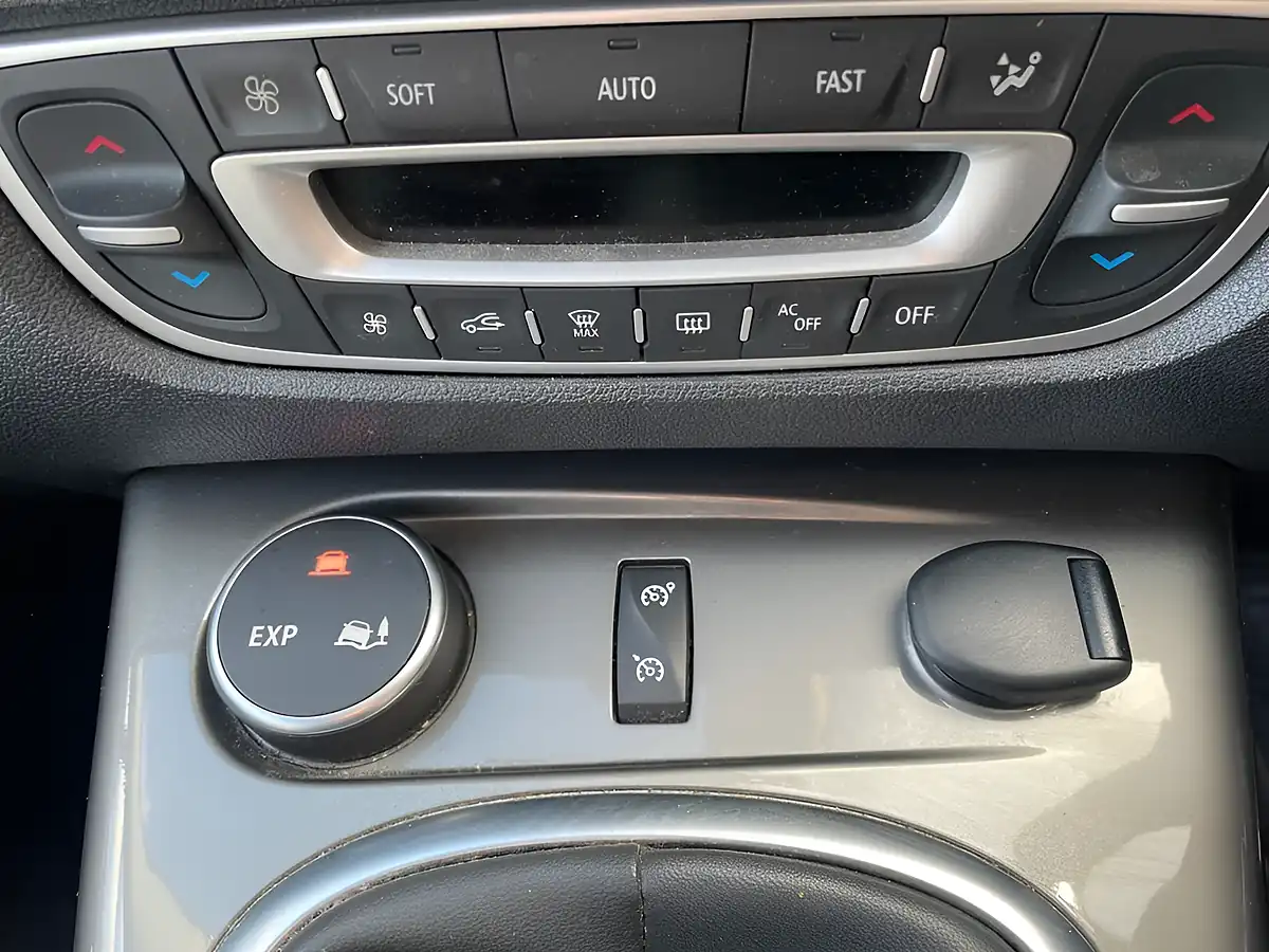 Used 2013 Renault Scenic Xmod Dynamique Tomtom Energy Red - Interior and Exterior details 17