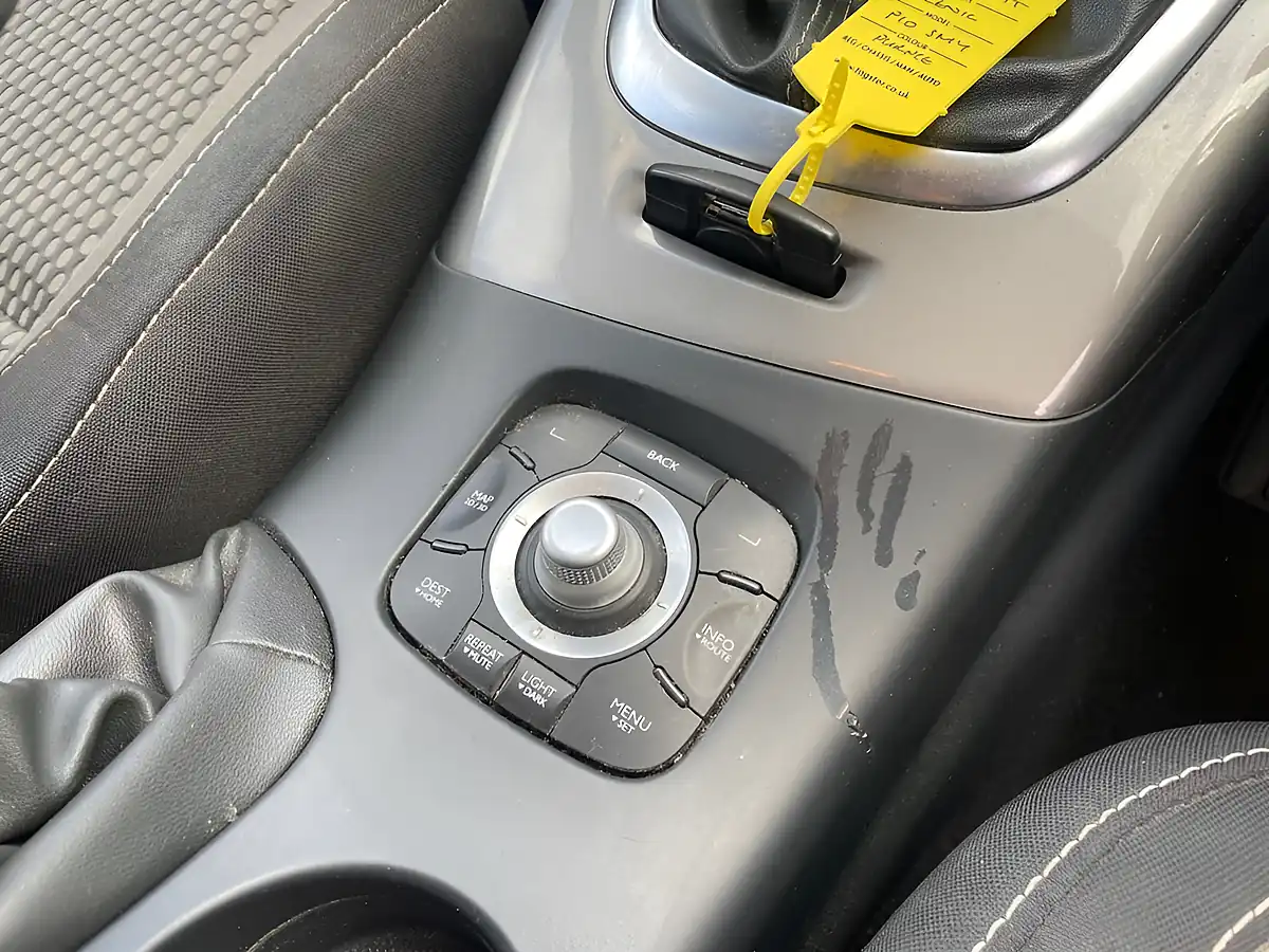Used 2013 Renault Scenic Xmod Dynamique Tomtom Energy Red - Interior and Exterior details 18
