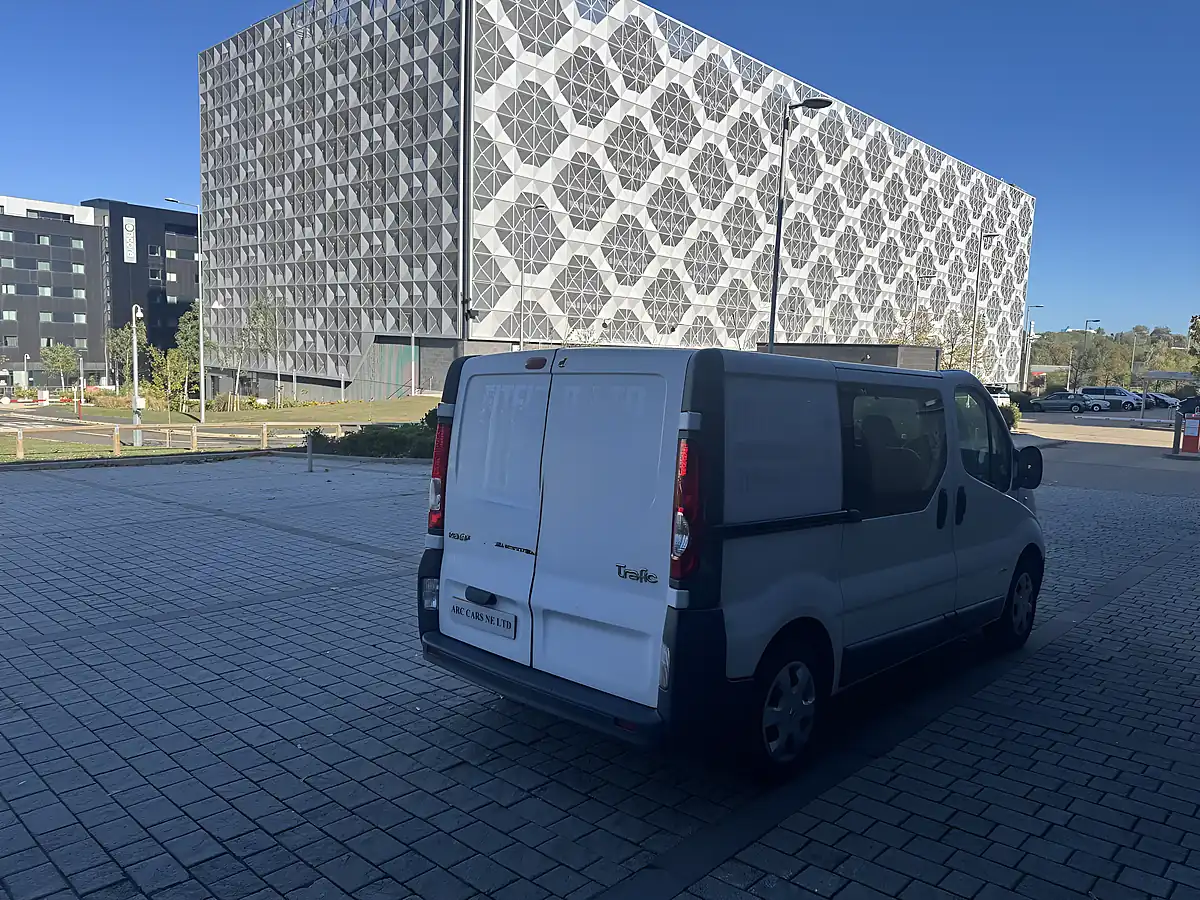 Used 2013 Renault Trafic SL27 White - Interior and Exterior details 4