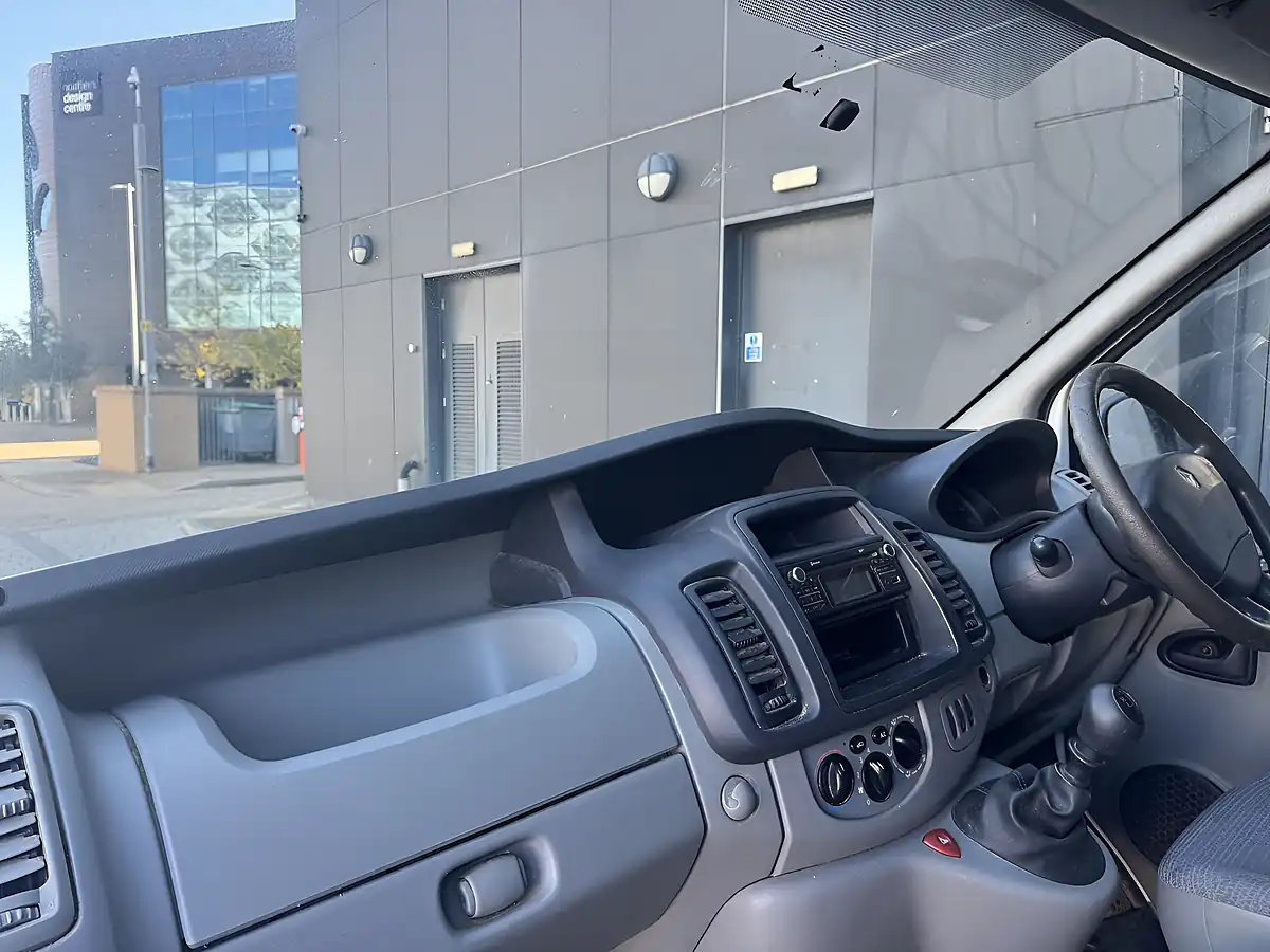 Used 2013 Renault Trafic SL27 White - Interior and Exterior details 5