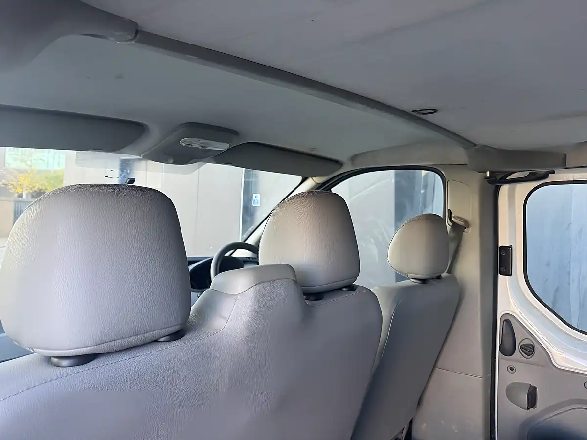 Used 2013 Renault Trafic SL27 White - Interior and Exterior details 13