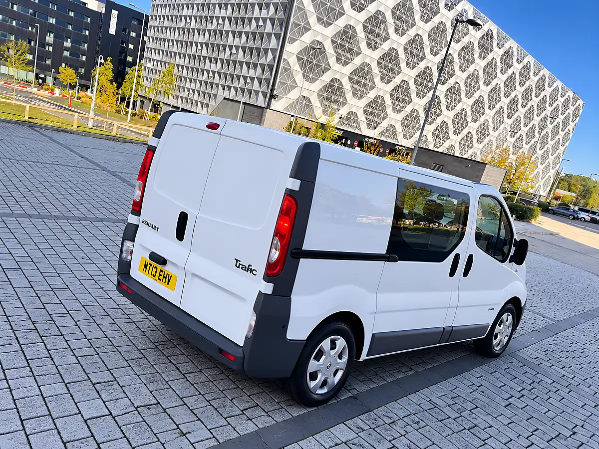 Used 2013 Renault Trafic SL27 White - Interior and Exterior details 16