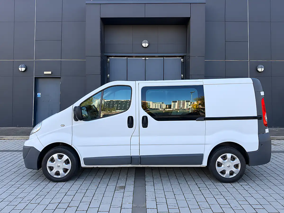 Used 2013 Renault Trafic SL27 White - Interior and Exterior details 4