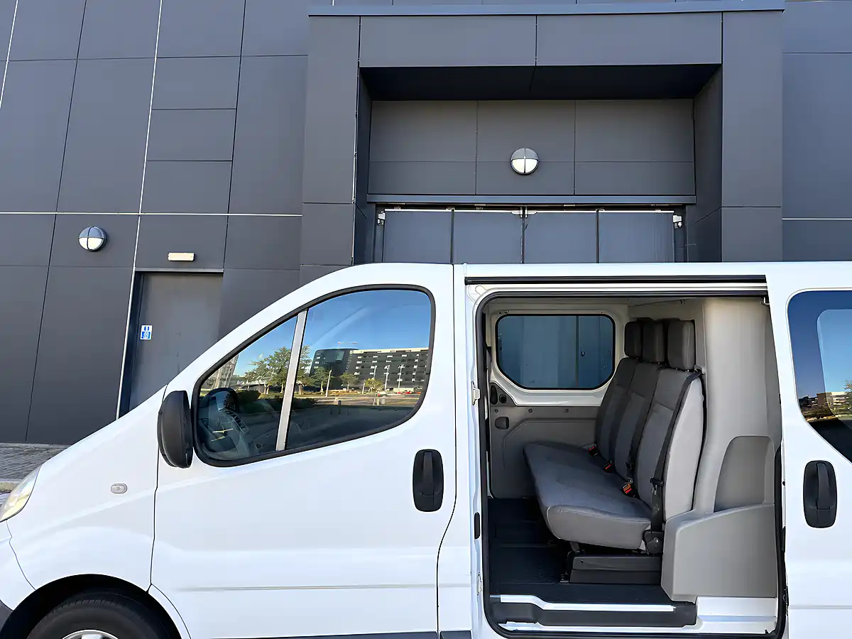 Used 2013 Renault Trafic SL27 White - Interior and Exterior details 9