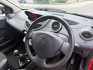 Used 2013 Renault Twingo Dynamique Red - Interior and Exterior details 15